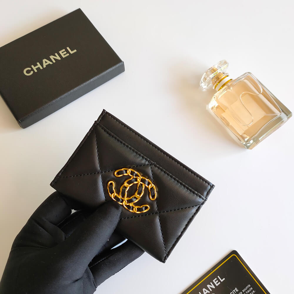 Ch**el 19 CARD HOLDER