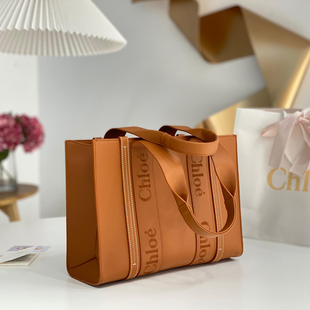 Ch10e woody medium leather tote bag