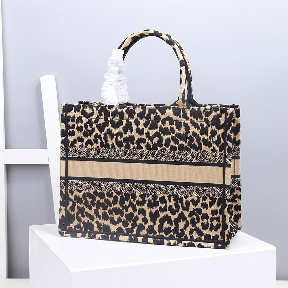 MEDIUM D10r BOOK TOTE
