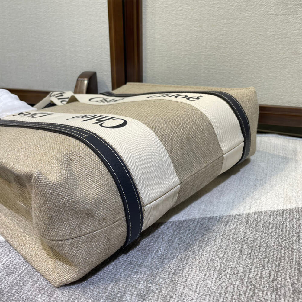 Ch10e medium woody tote bag