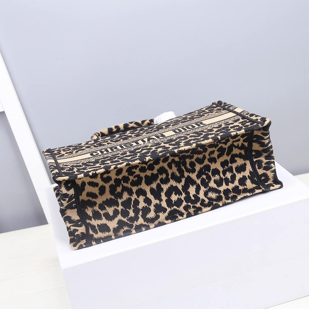MEDIUM D10r BOOK TOTE