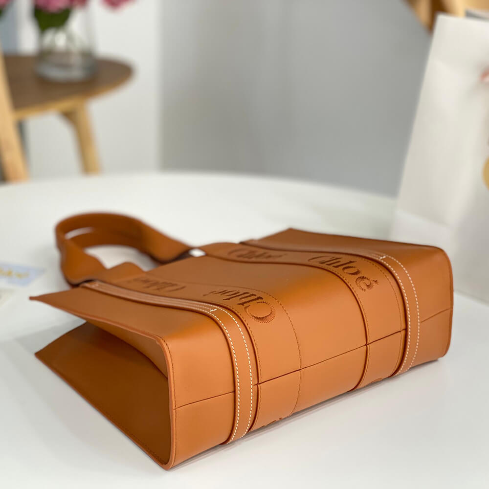 Ch10e woody medium leather tote bag