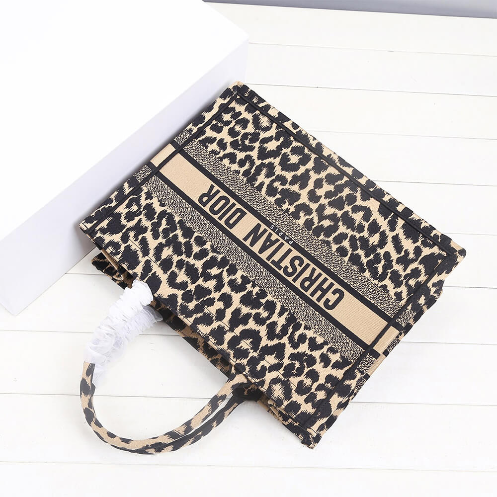 MEDIUM D10r BOOK TOTE
