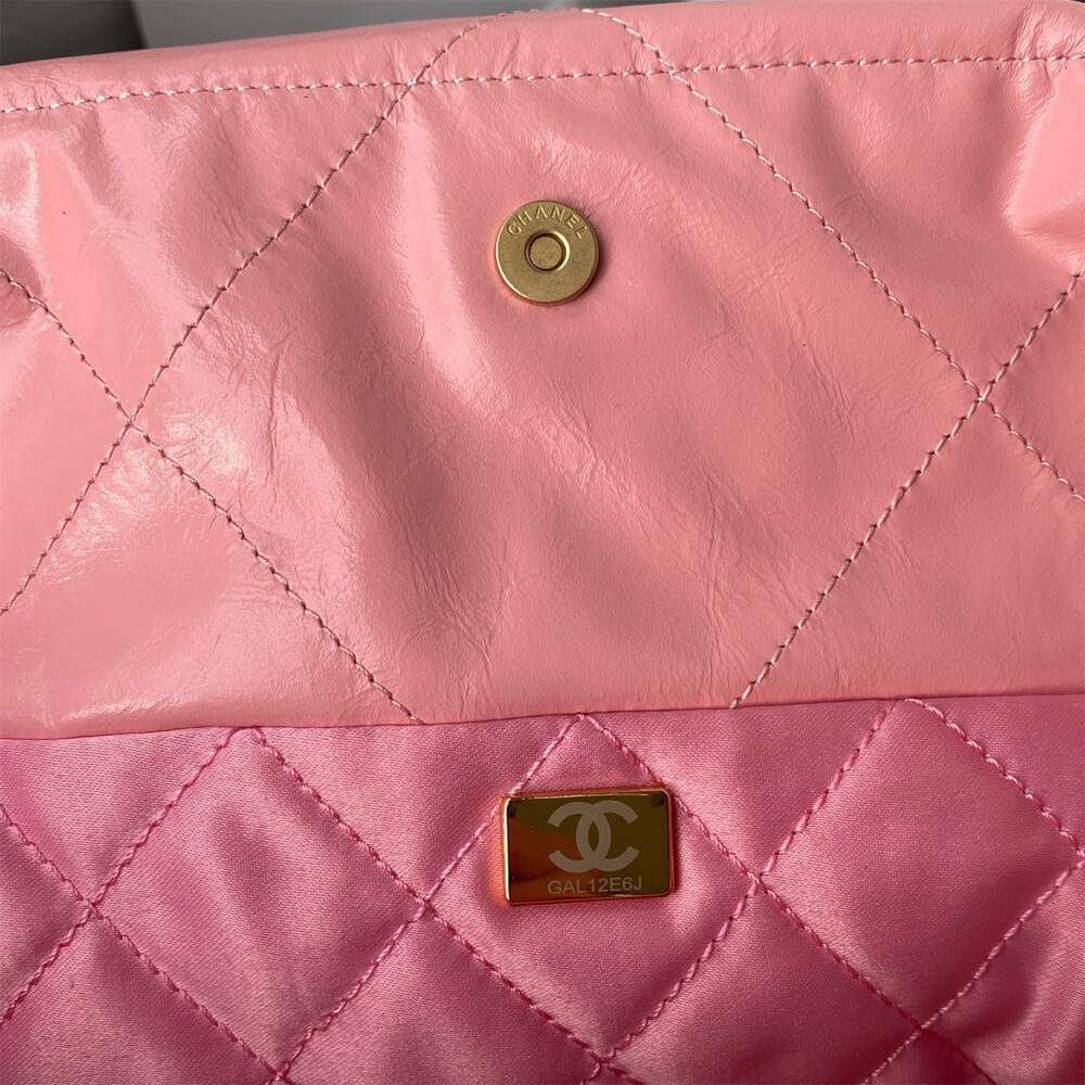 Ch**el 22 SMALL HANDBAG