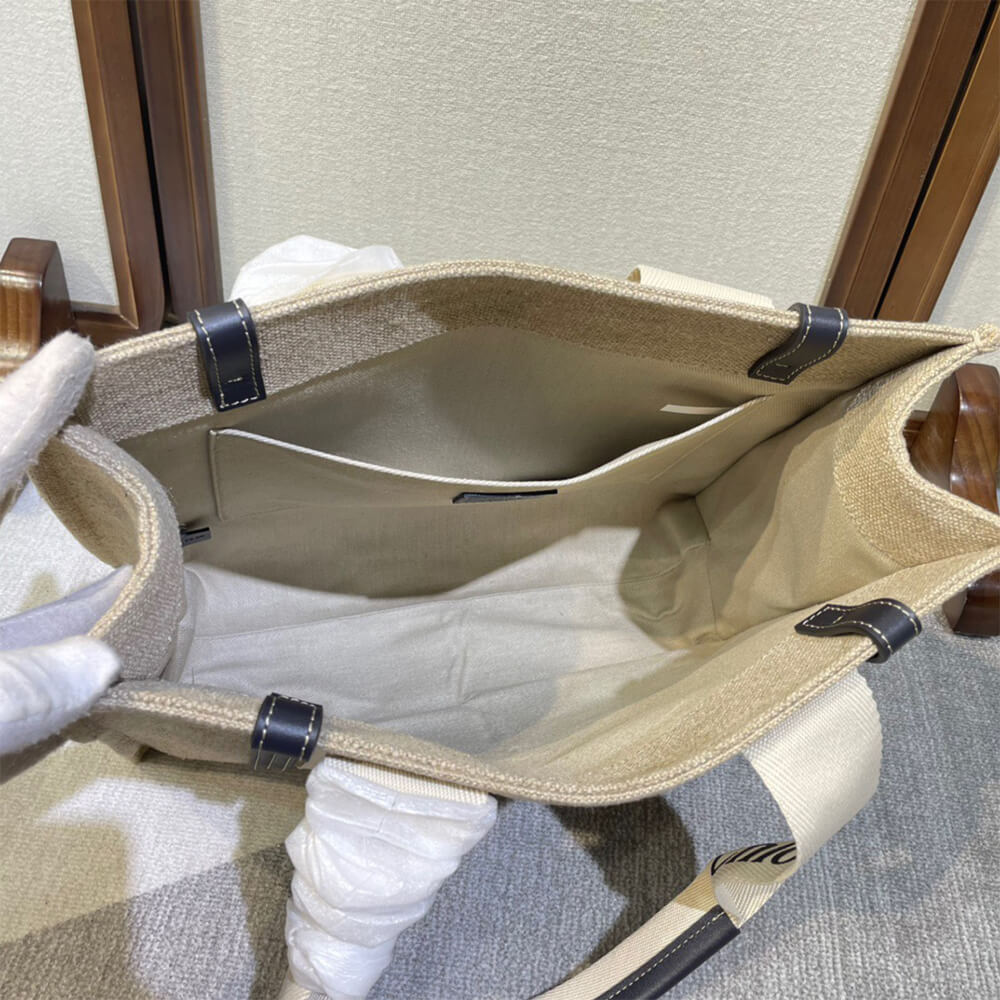 Ch10e medium woody tote bag