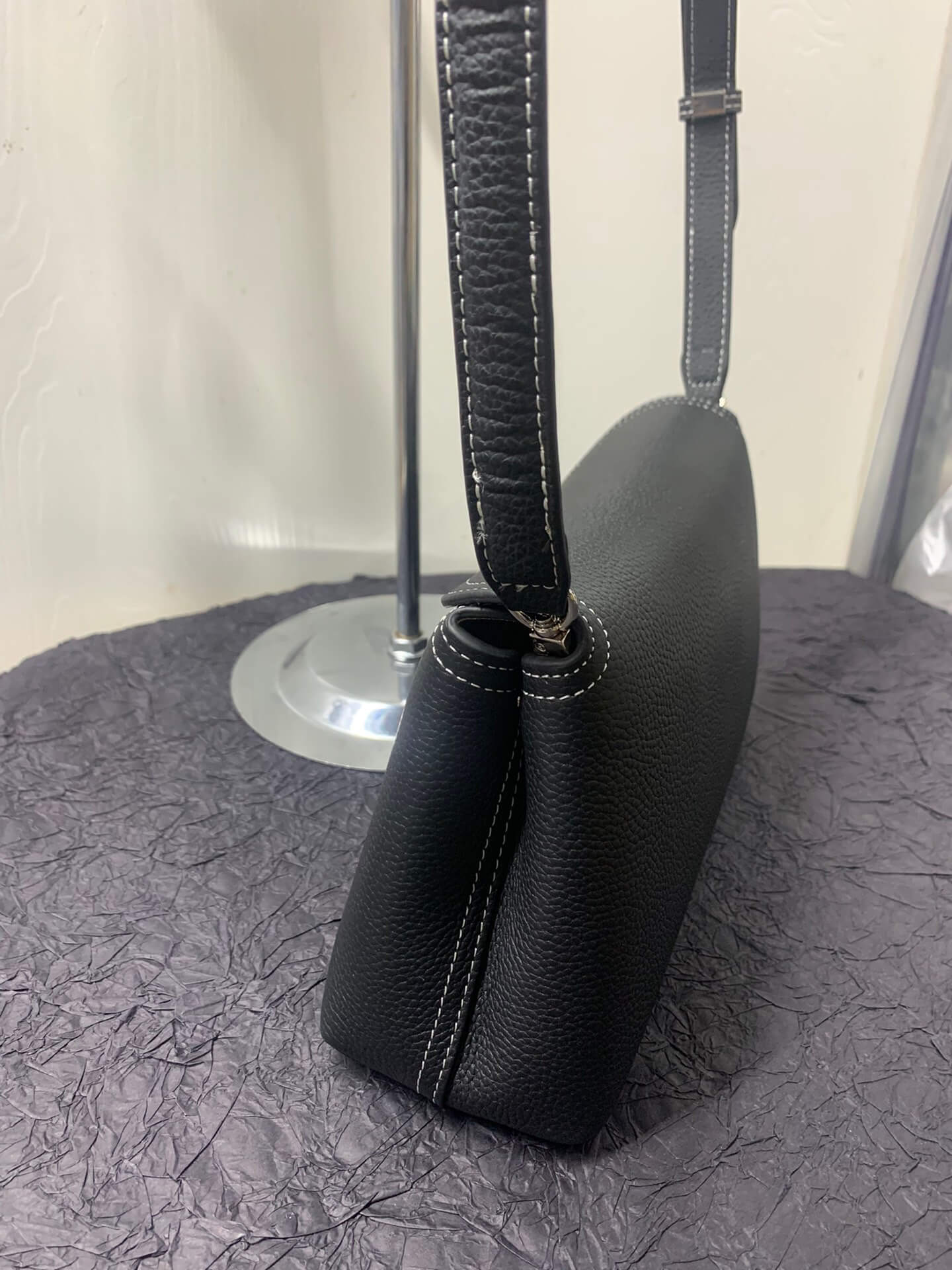 TOTEME T-Lock grained-leather clutch(High-end Grade)