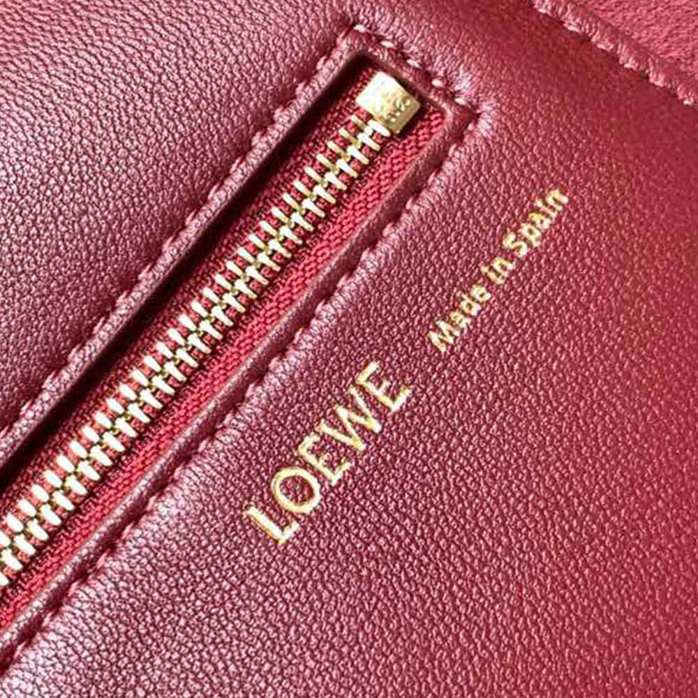 L0ew* Medium Squeeze bag in nappa lambskin