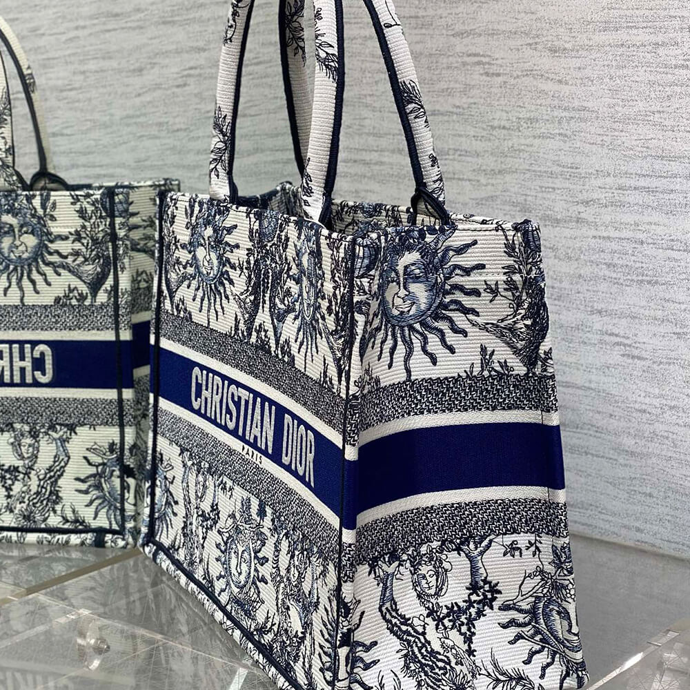 Medium D10r Book Tote