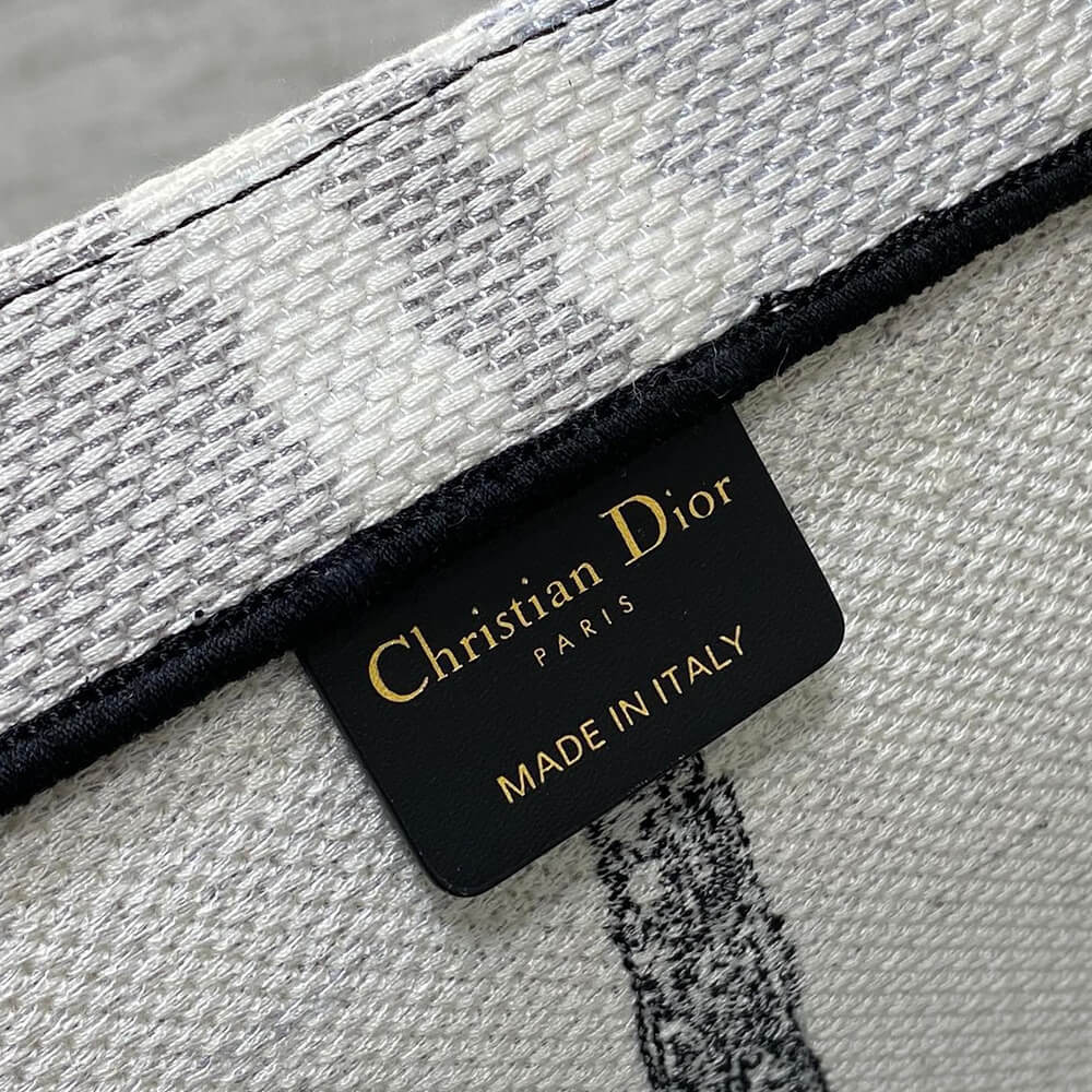 Medium D10r Book Tote