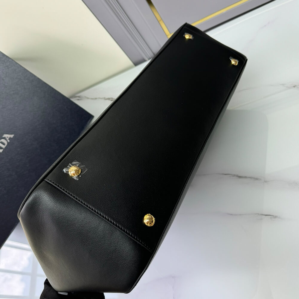 Pra*a Large leather tote bag with zipper closure(high-end grade)