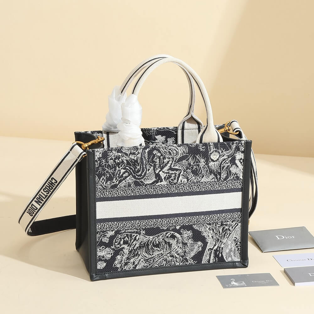 Small D10r Book Tote