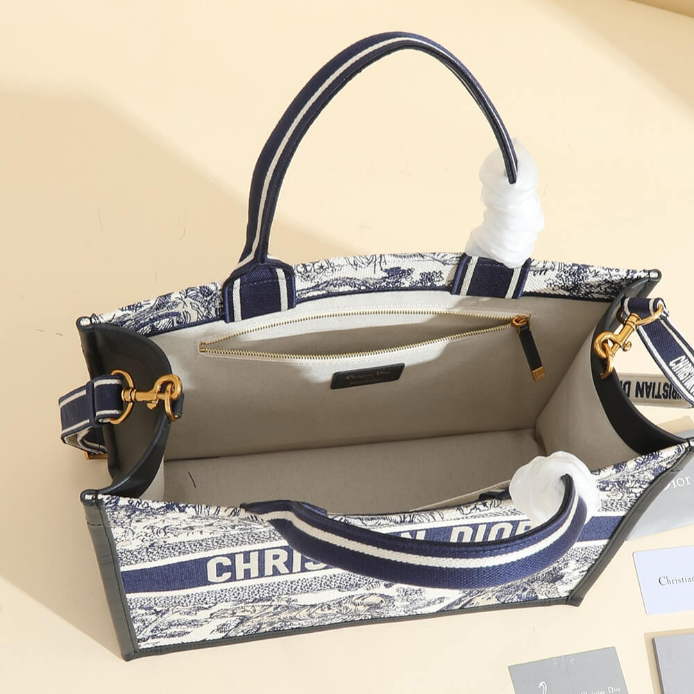 Medium D10r Book Tote
