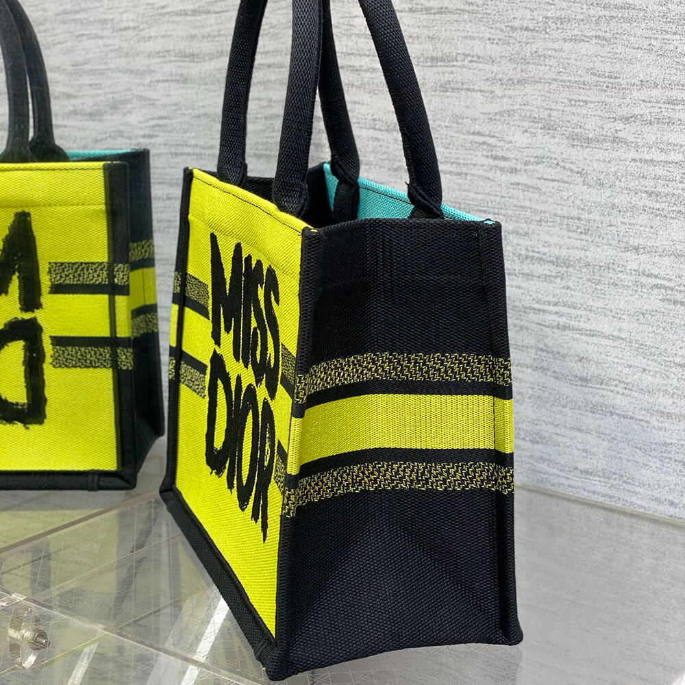 Small D10r Book Tote