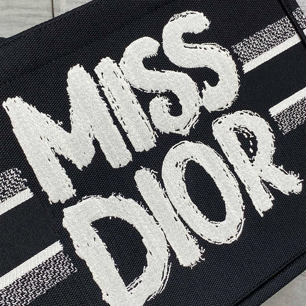 Medium D10r Book Tote