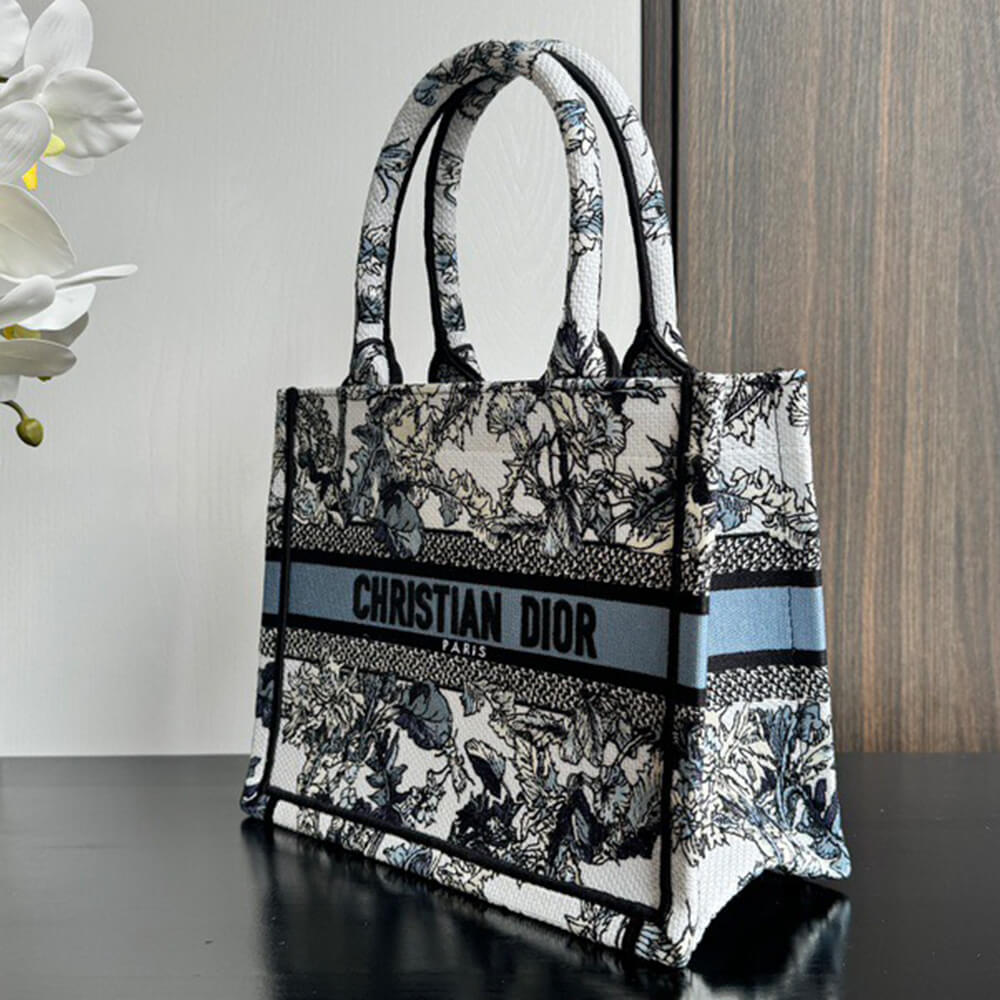 Small D10r Book Tote