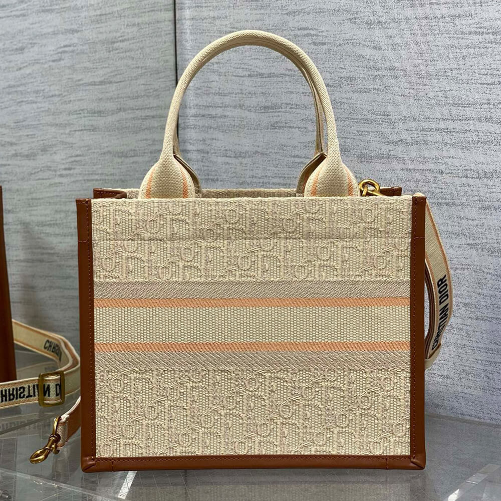 D10r Small Book Tote