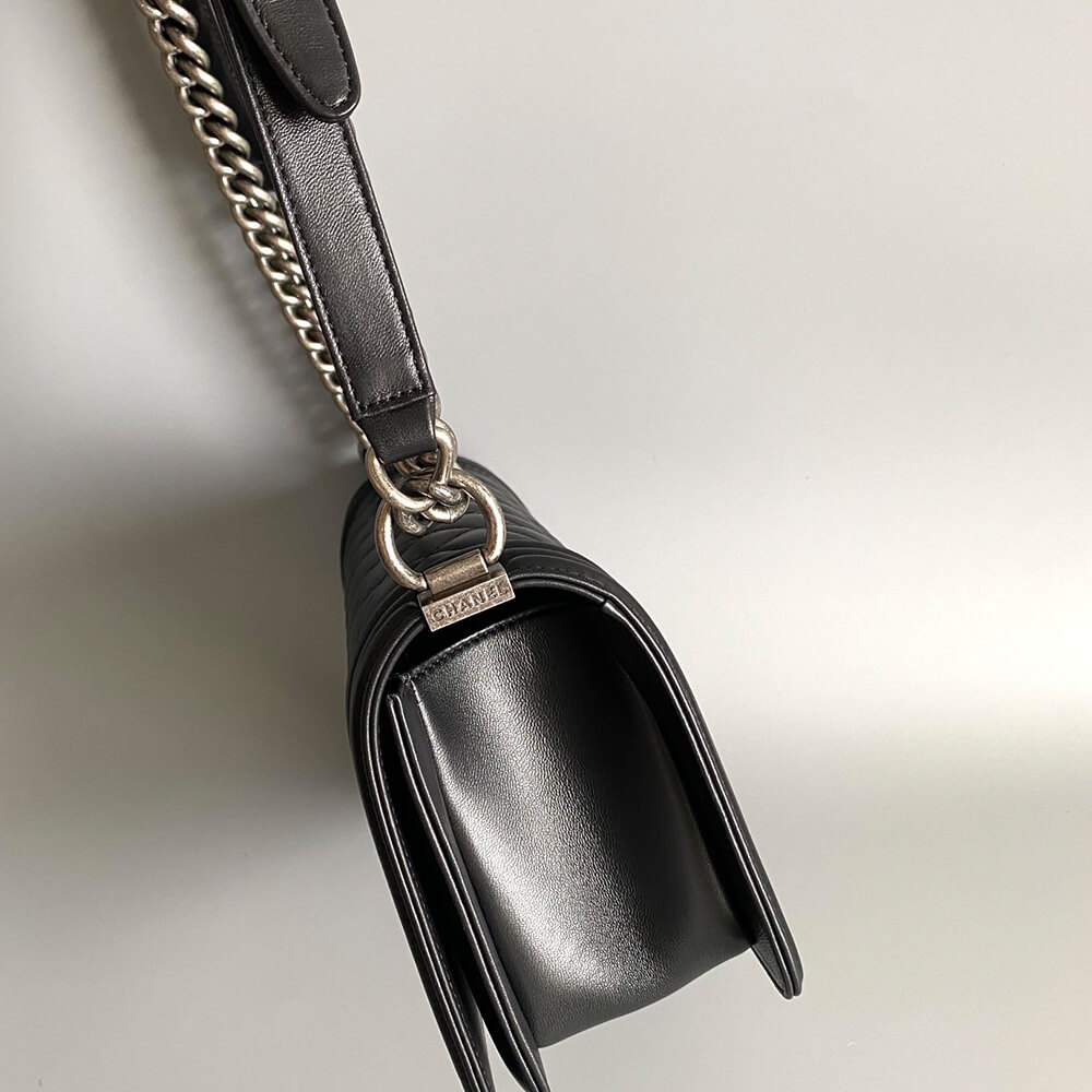 BOY Ch**el HANDBAG(TAX-FREE GRADE)