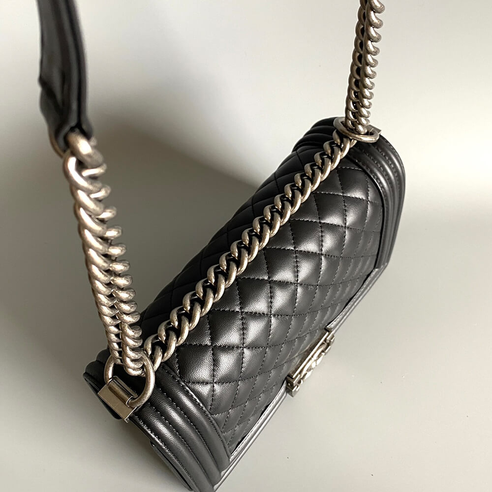 BOY Ch**el HANDBAG(TAX-FREE GRADE)