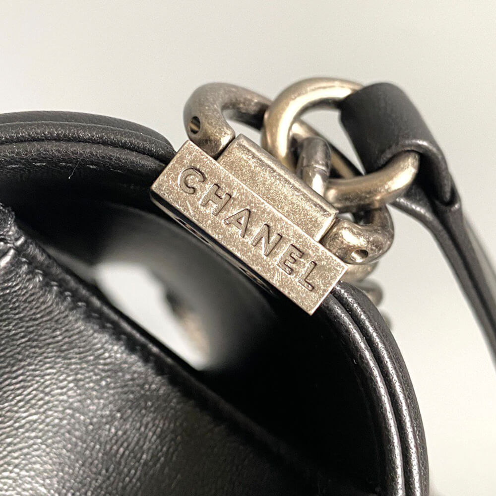 BOY Ch**el HANDBAG(TAX-FREE GRADE)