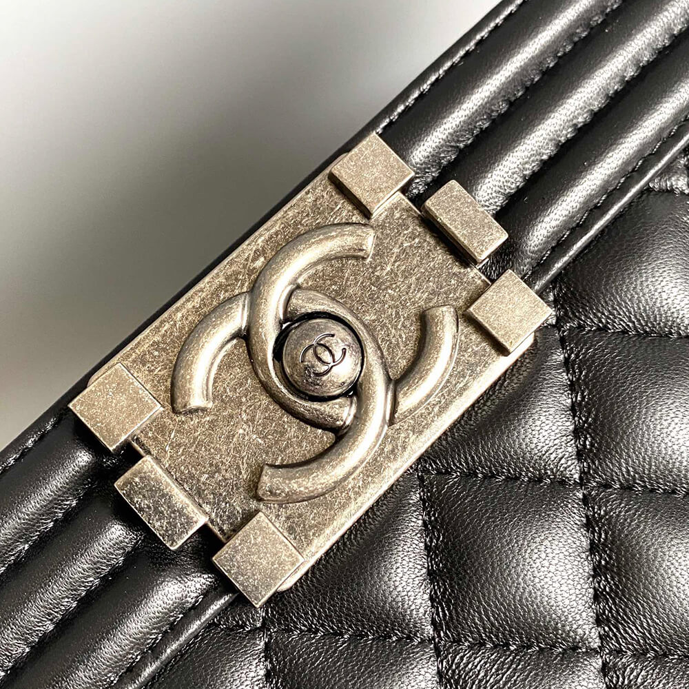 BOY Ch**el HANDBAG(TAX-FREE GRADE)