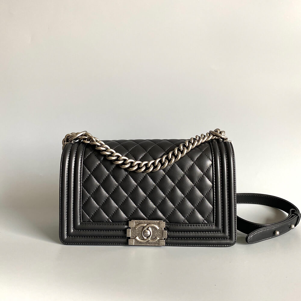BOY Ch**el HANDBAG(TAX-FREE GRADE)