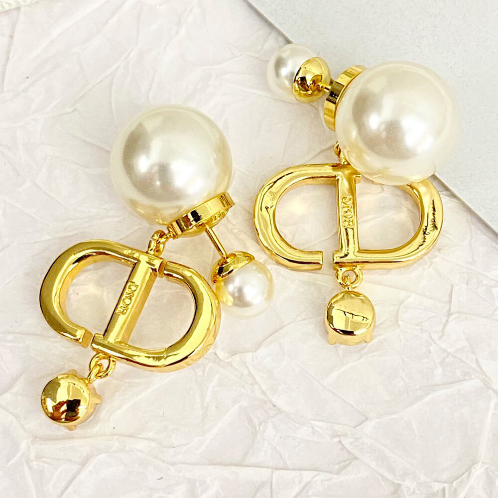 D10r PEARL EARRINGS