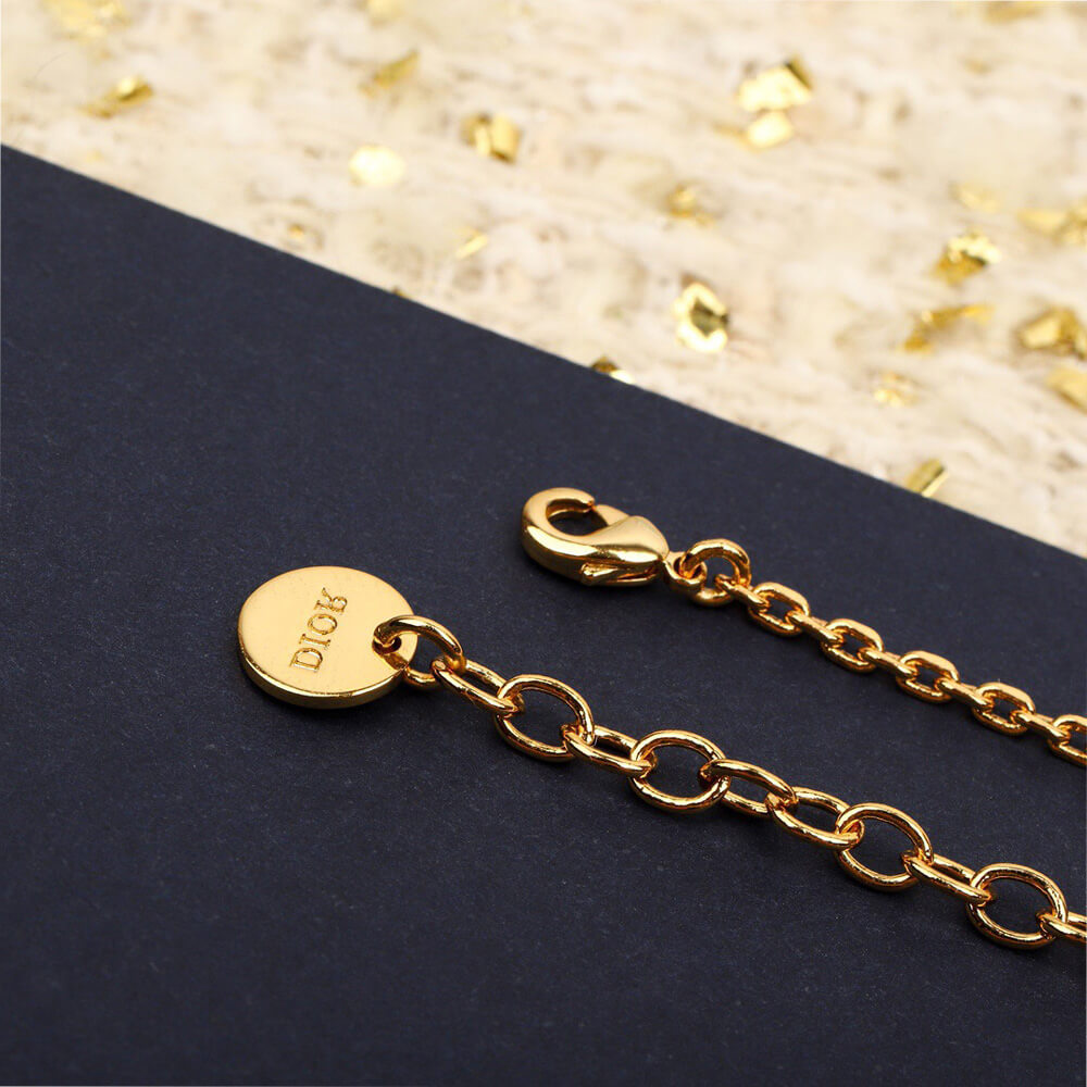 D10r PEARL NECKLACE