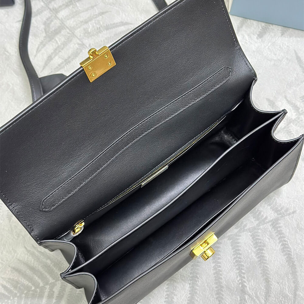 Pra*a Soft Sound medium leather shoulder bag(high-end grade)