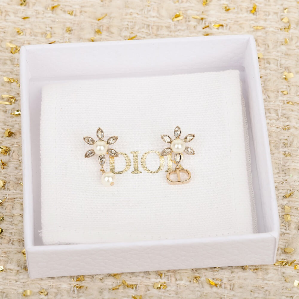 D10r PEARL EARRINGS
