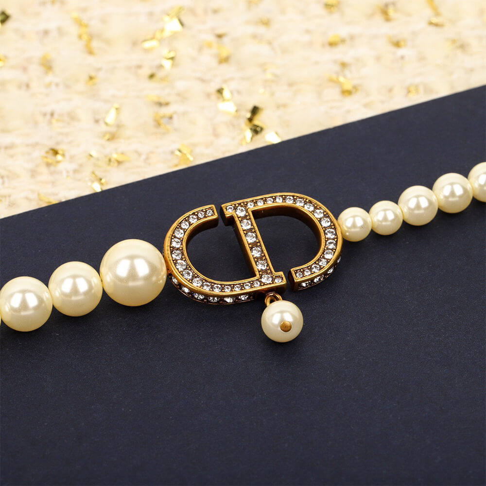 D10r Pearl Necklace