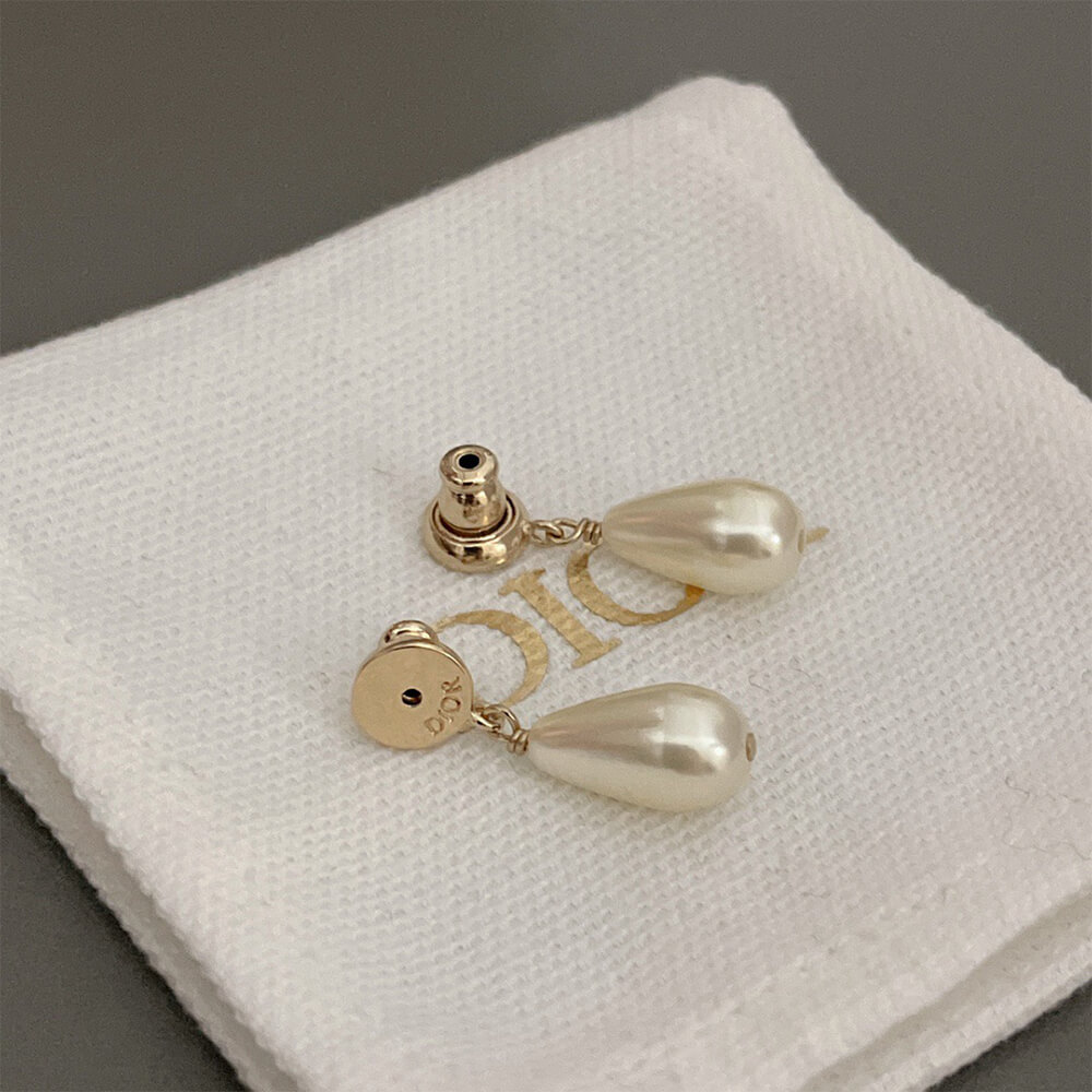 D10r PEARL EARRINGS