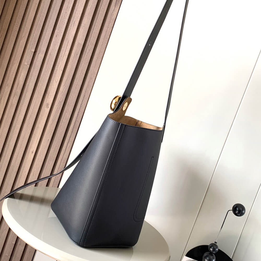 L0ew* Medium Pebble bucket in smooth calfskin(high-end grade)