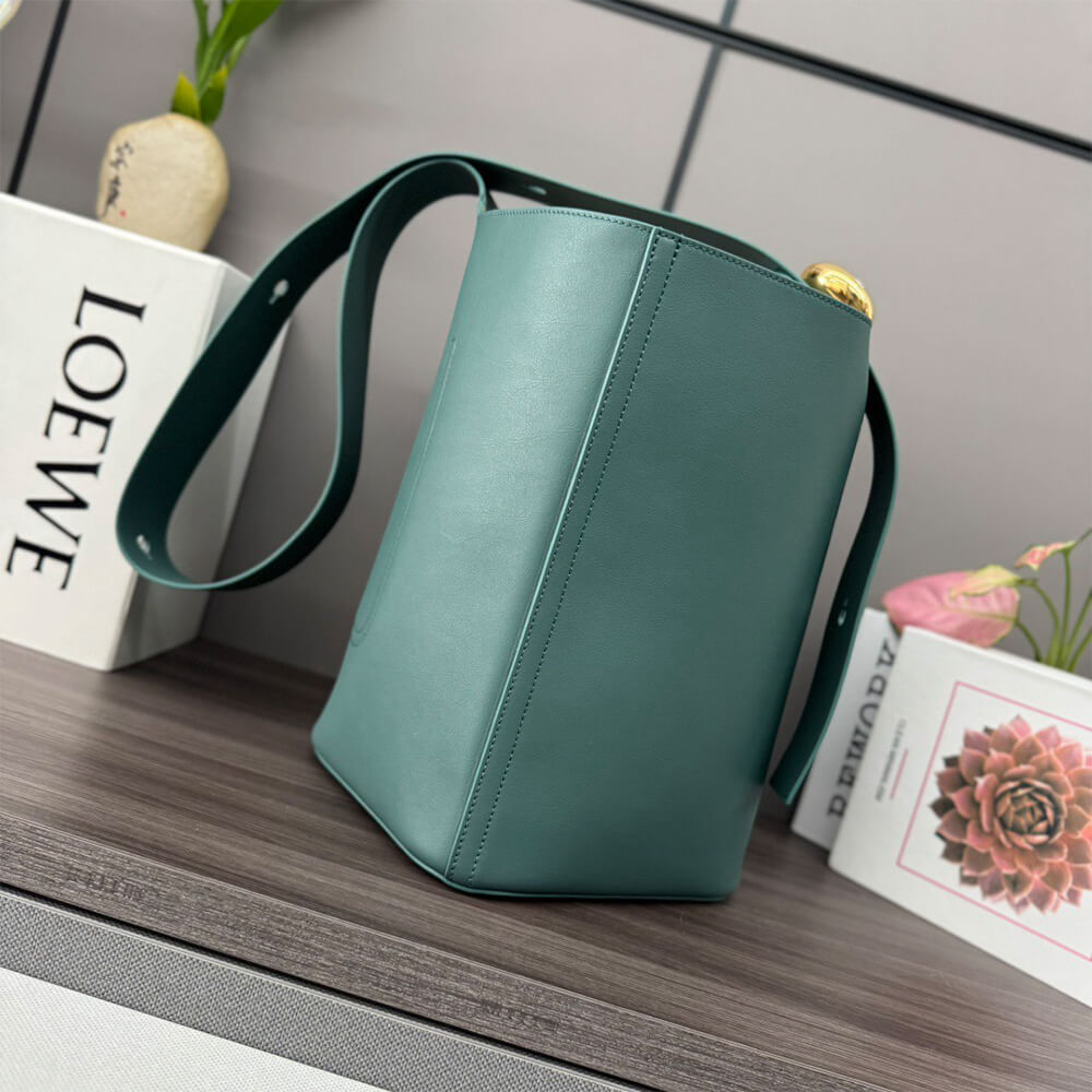 L0ew* Medium Pebble bucket in smooth calfskin(high-end grade)