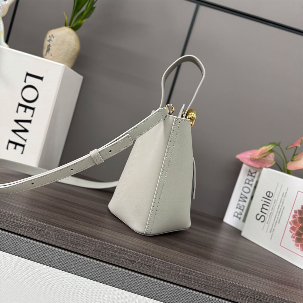 L0ew* Mini Pebble bucket in smooth calfskin(high-end grade)