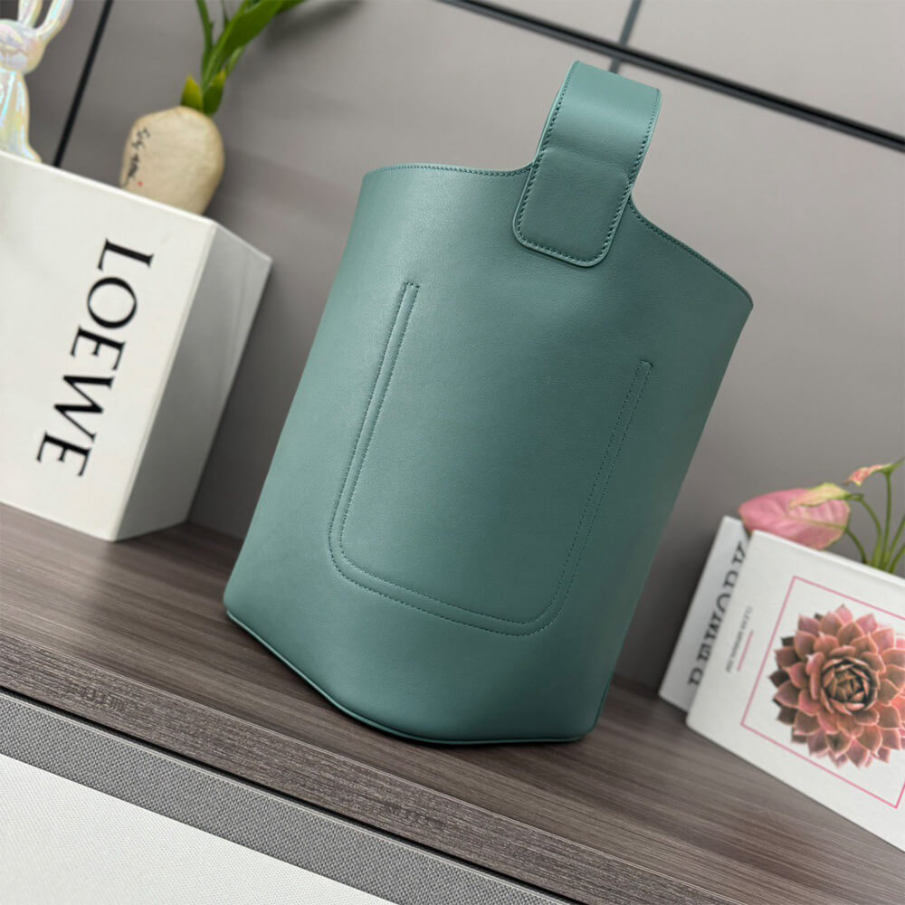 L0ew* Medium Pebble bucket in smooth calfskin(high-end grade)