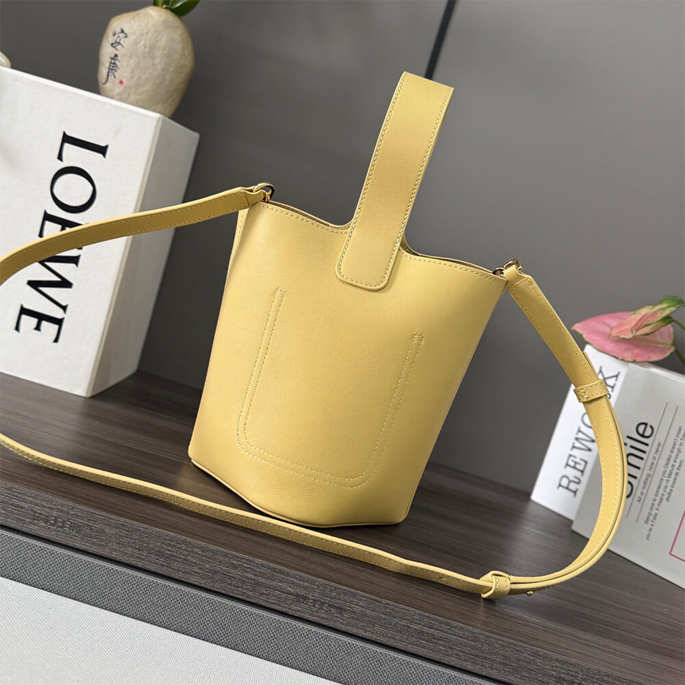 L0ew* Mini Pebble bucket in smooth calfskin(high-end grade)
