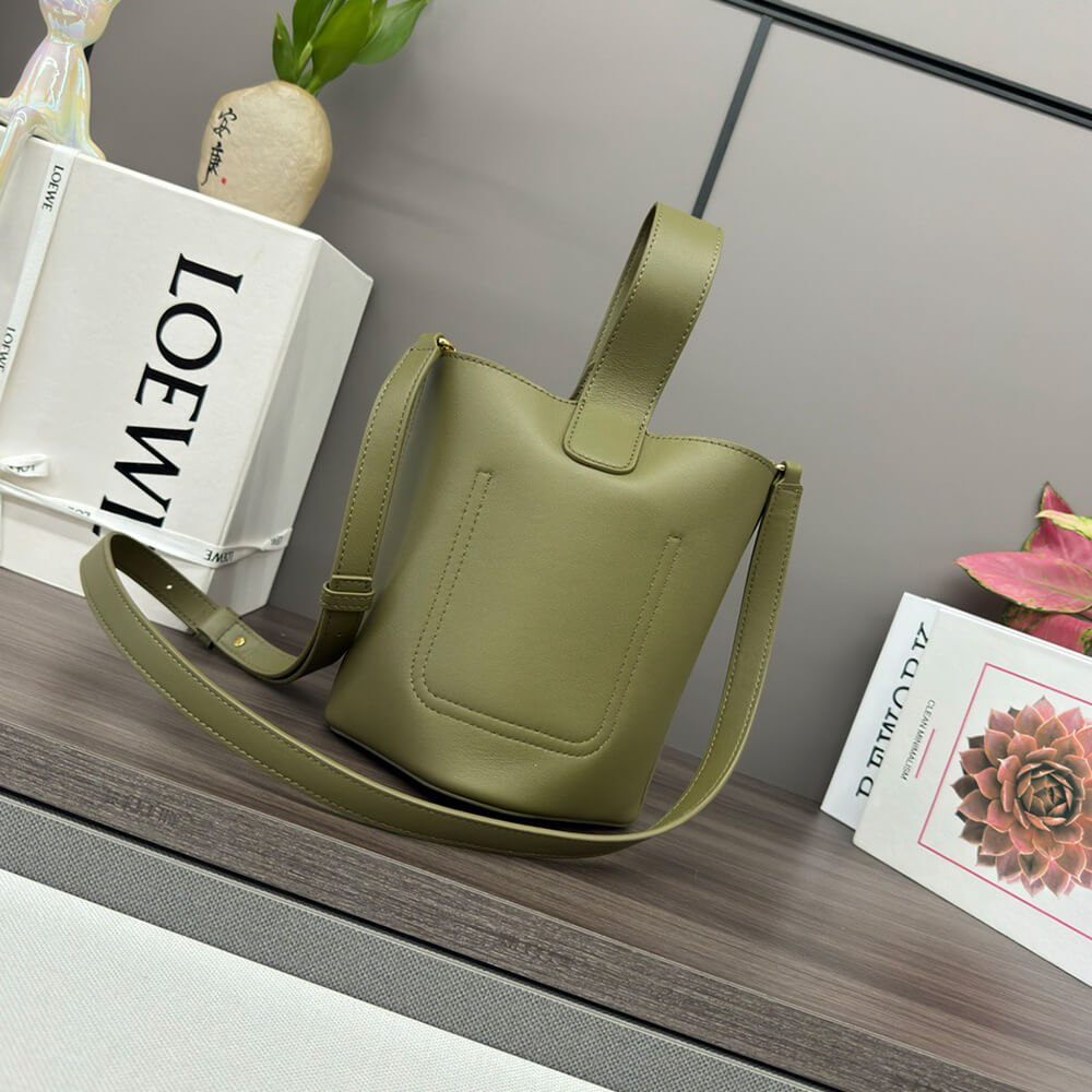 L0ew* Mini Pebble bucket in smooth calfskin(high-end grade)