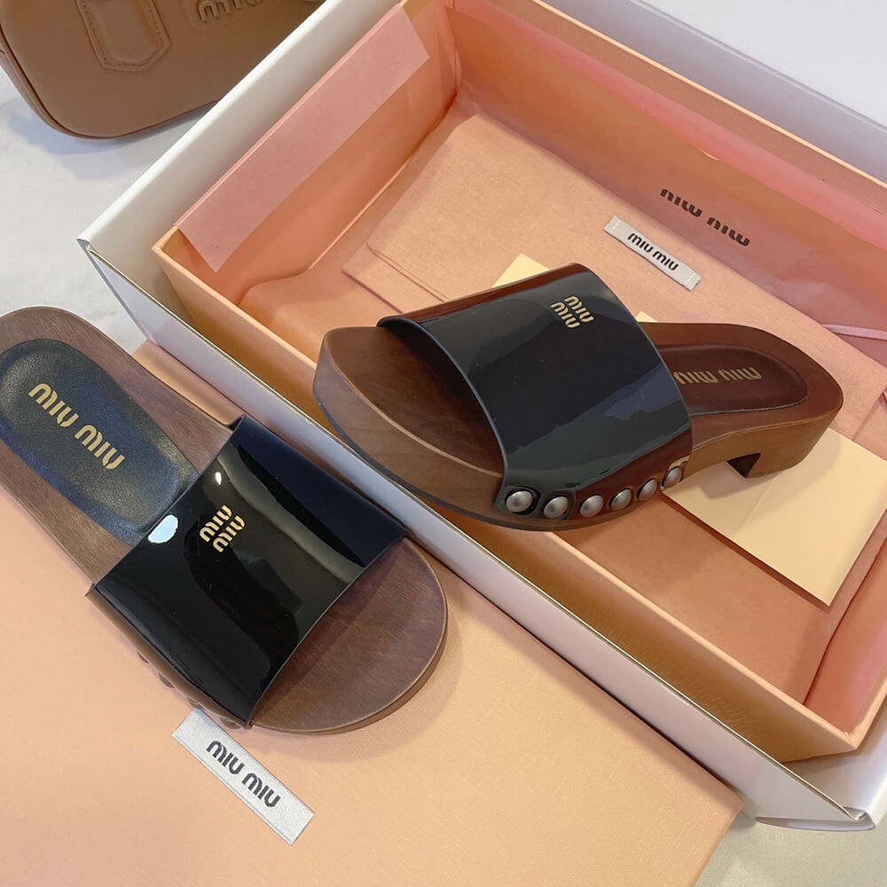 M1um1u Patent leather clogs
