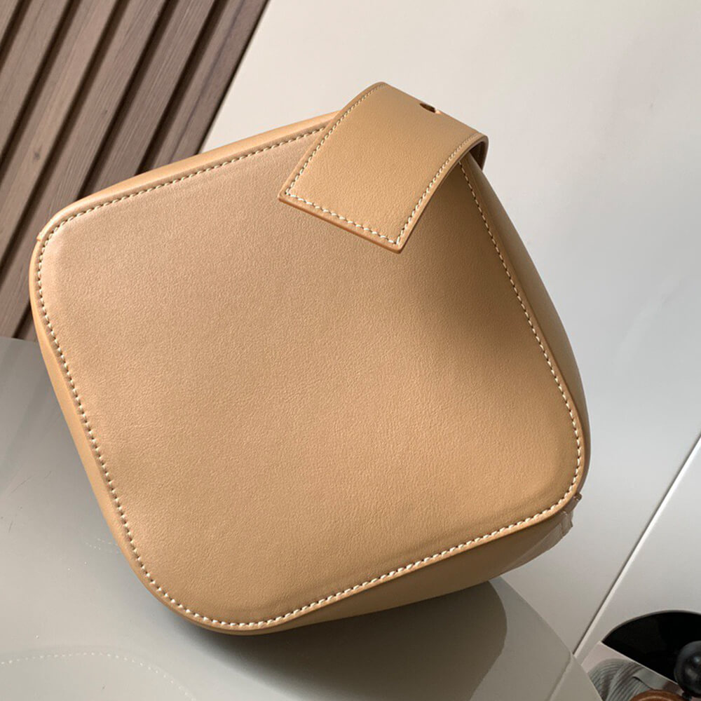 L0ew* Medium Pebble bucket in smooth calfskin(high-end grade)