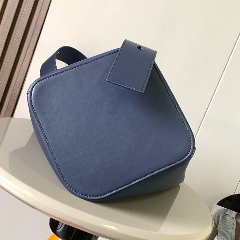 L0ew* Medium Pebble bucket in smooth calfskin(high-end grade)