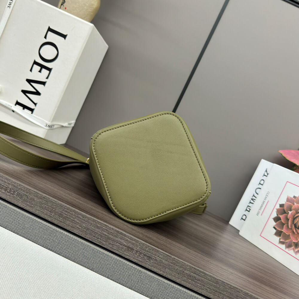 L0ew* Mini Pebble bucket in smooth calfskin(high-end grade)