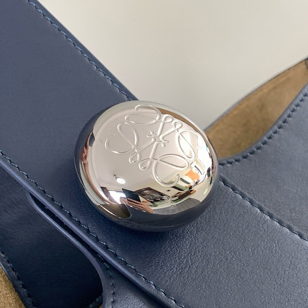 L0ew* Medium Pebble bucket in smooth calfskin(high-end grade)