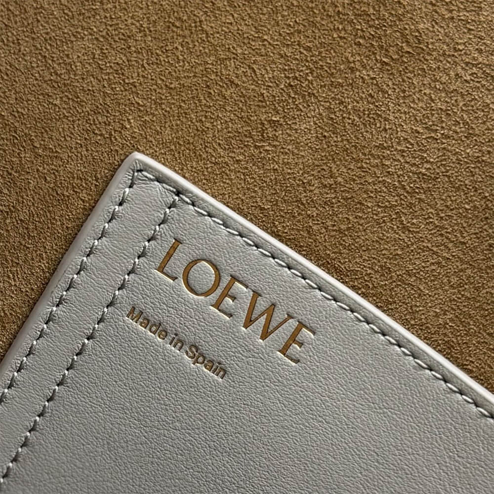 L0ew* Medium Pebble bucket in smooth calfskin(high-end grade)