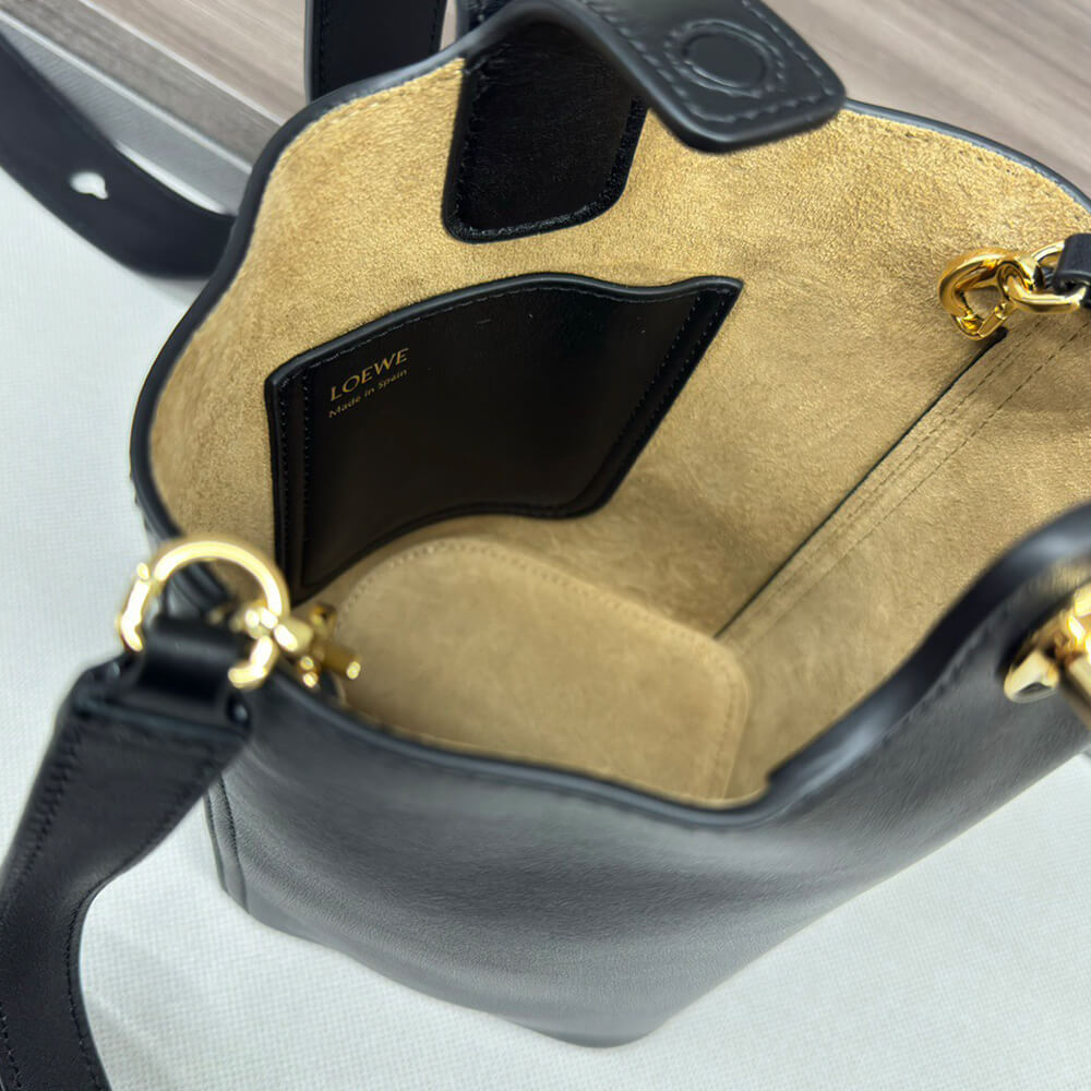 L0ew* Mini Pebble bucket in smooth calfskin(high-end grade)