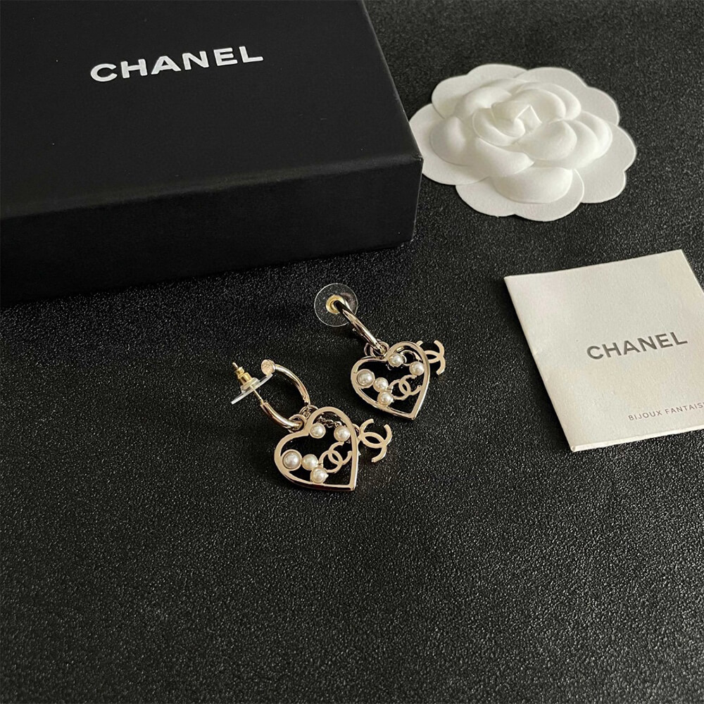 Ch**el PEARL EARRINGS