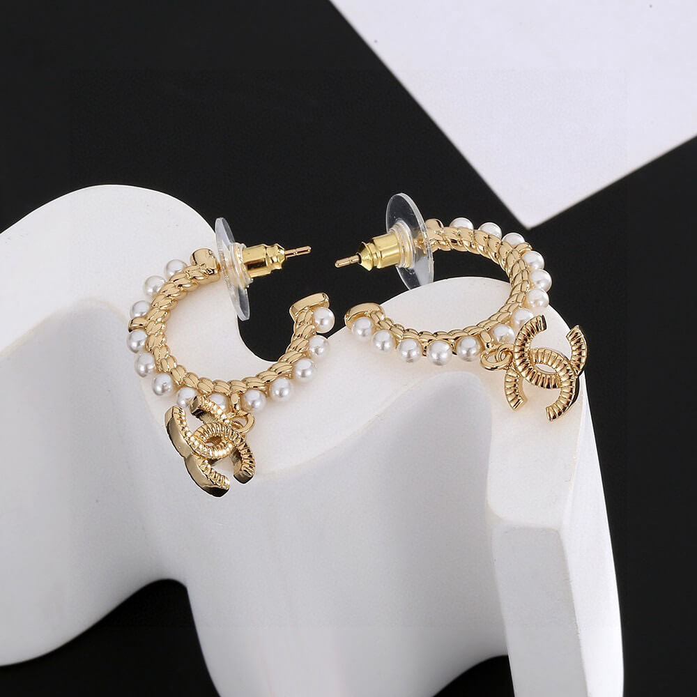 Ch**el PEARL EARRINGS