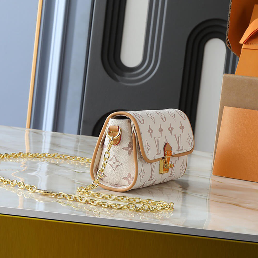 LV Pochette Camille