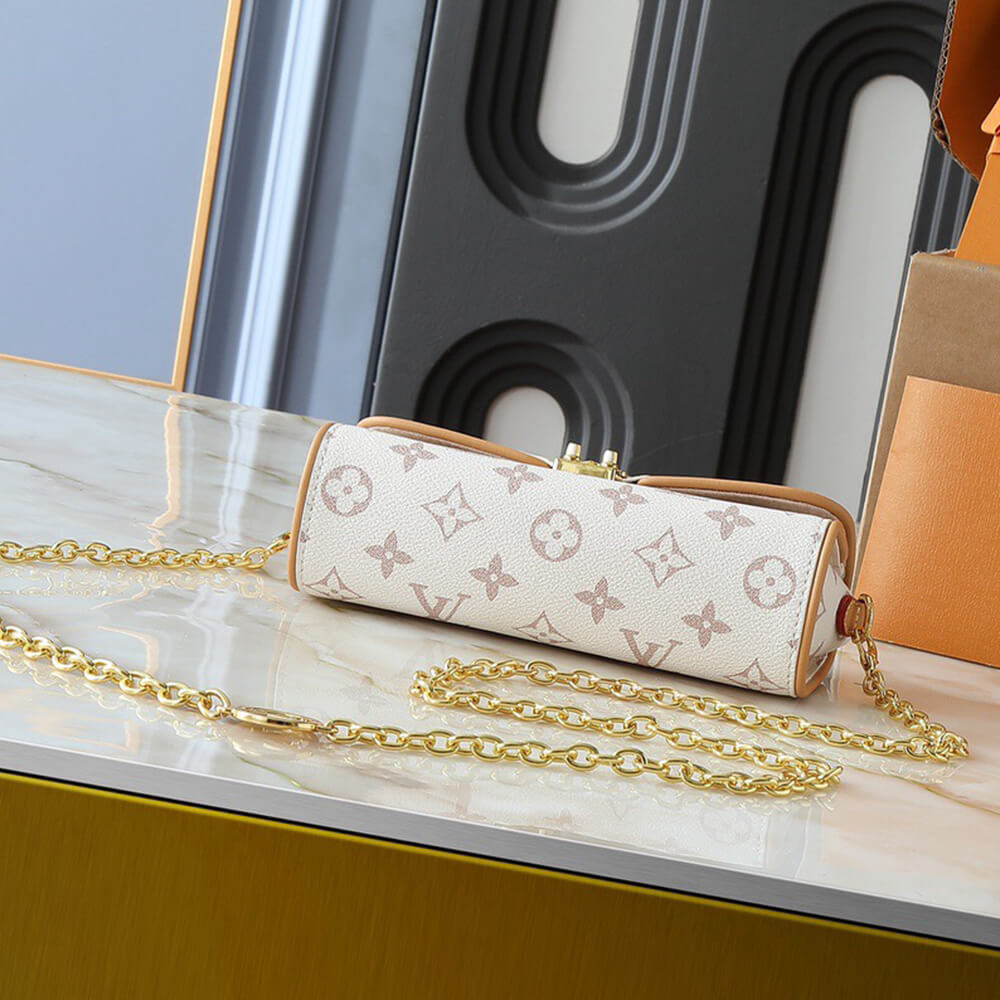 LV Pochette Camille