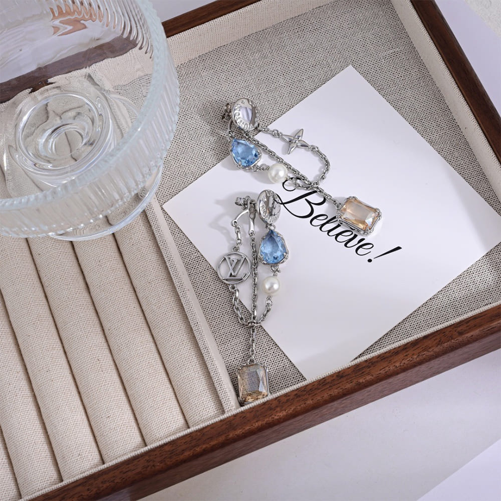 LV HEIRLOOM PENDANT EARRINGS
