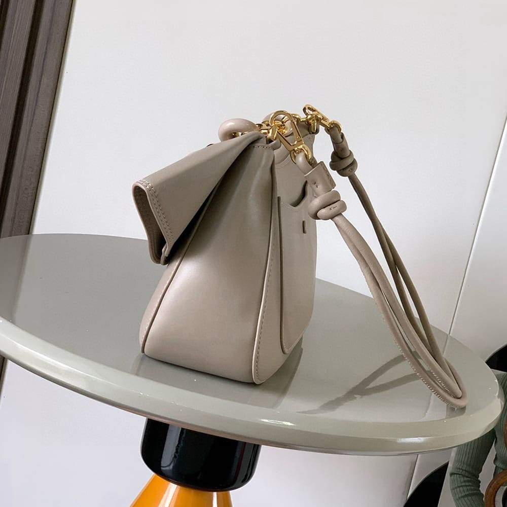 L0ew* Medium Ola bag in smooth calfskin(HIGH-END GRADE)